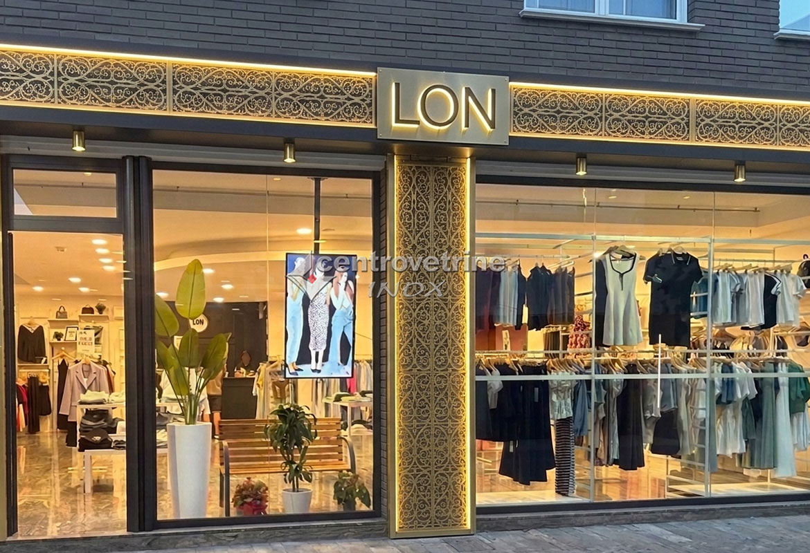 REALIZZAZIONI LOCALI COMMERCIALI NON FOOD CENTROVETRINEINOX